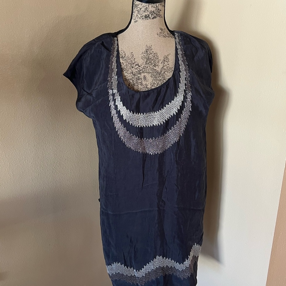 🔥 EUC Black Embroidered Women's dress, fits like a medium